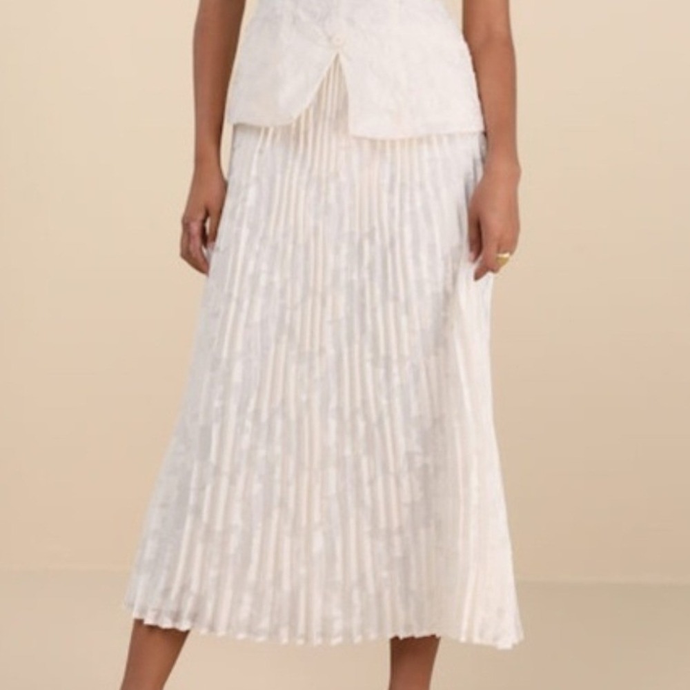 Lulus White Floral Burnout Jacquard Pleated Midi Skirt Small NWT